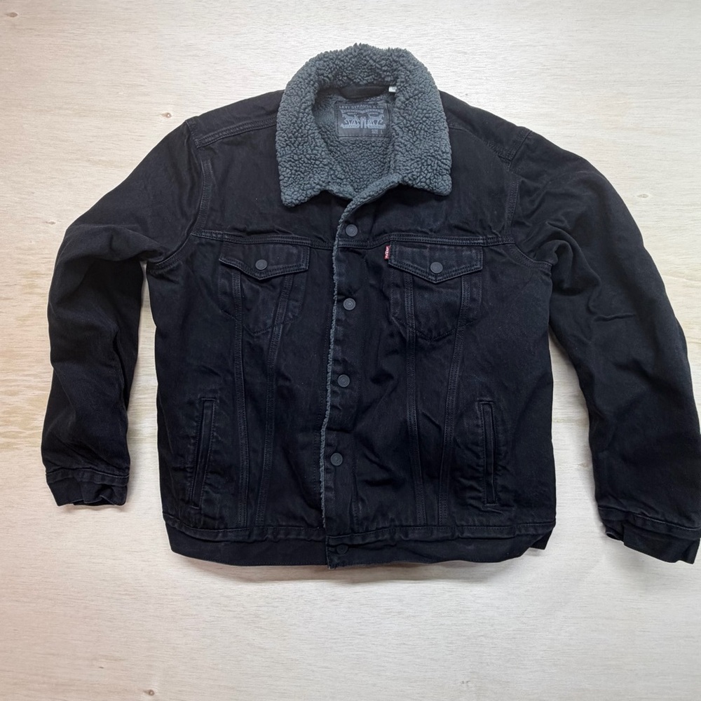 Levi's Men's Black Sherpa-Lined Trucker Jacket